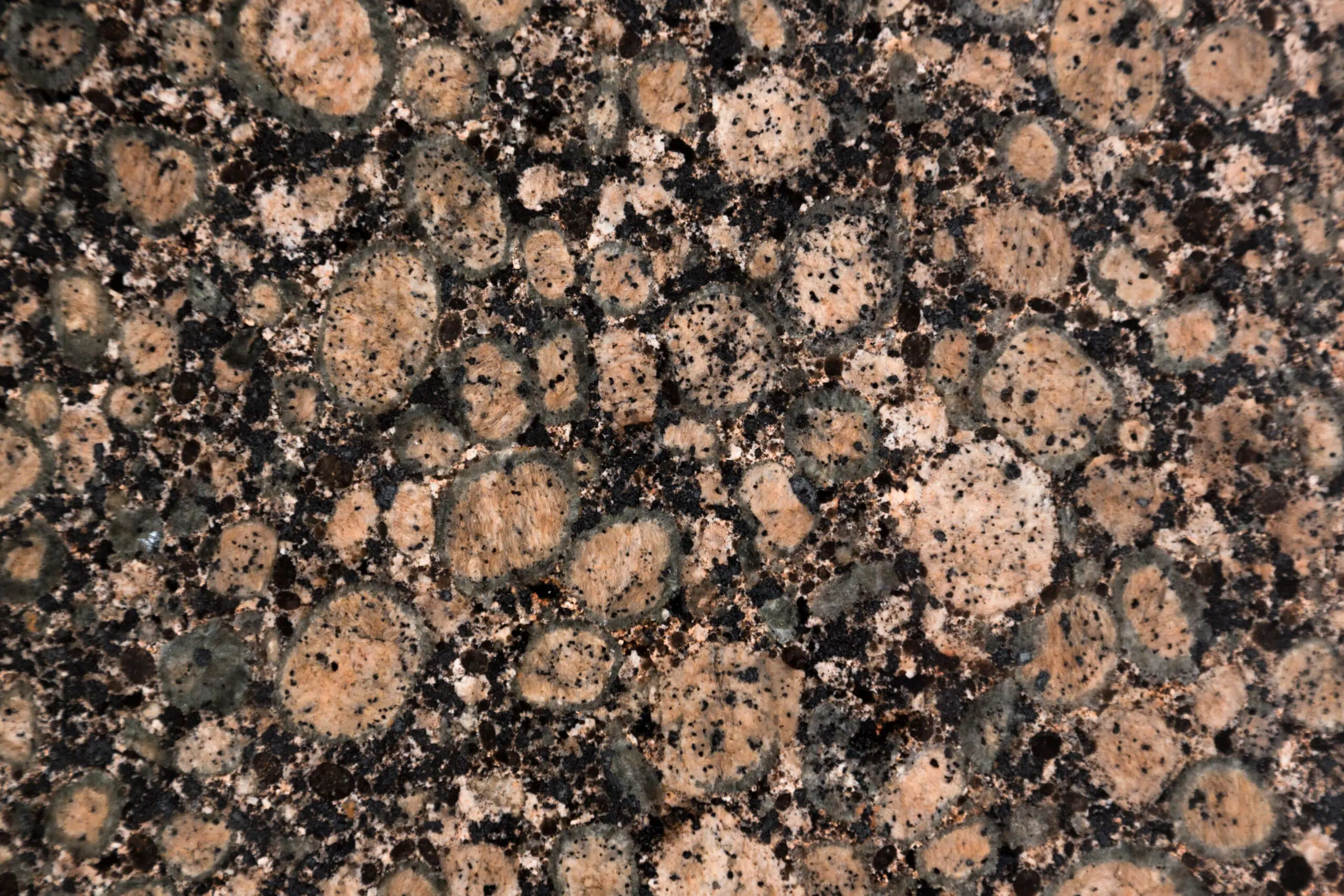 granito baltic brown